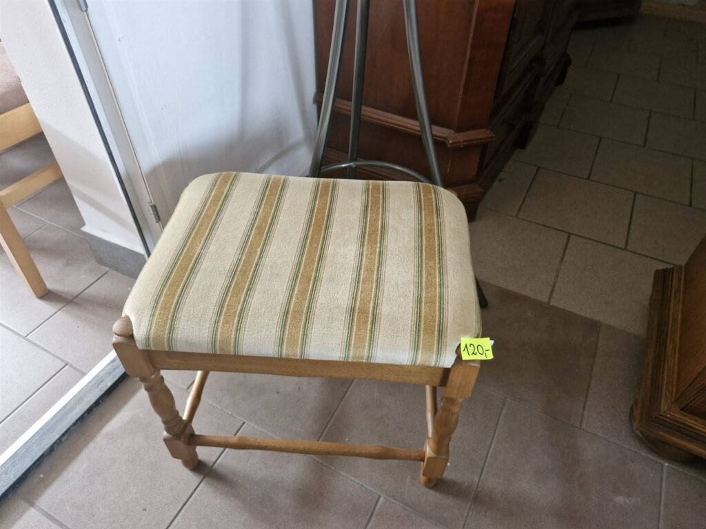 Taboret dębowy tapicerowany