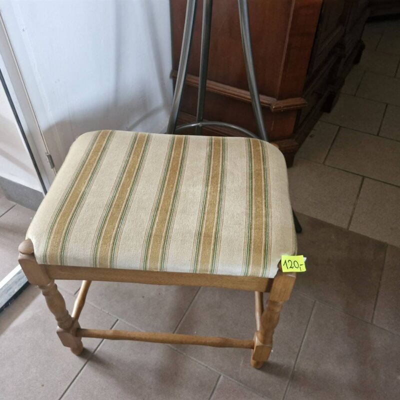 Taboret dębowy tapicerowany