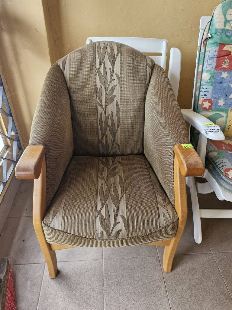 Fotel dębowy tapicerowany